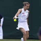 Viktorija Golubic, ici en action à Wimbledon l'an dernier, a signé une troisième victoire de rang à Birmingham après ses deux succès en qualifications ce week-end. KEYSTONE/PETER KLAUNZER